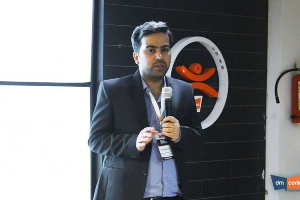 pranav jha digital marketing consulant in noida